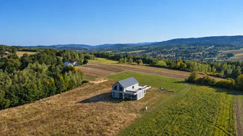 A modern house with views of the hills, Godowa — photo 3 of 6