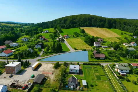 Działka: Besko, ul. Hrabeńska. Zdjęcie z orientacyjnym oznaczeniem działki