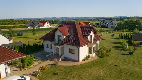 Dom z ogrodem i garażem w Krośnie-Suchodole, Krosno