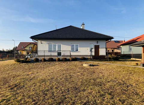 Parterowy dom z fotowoltaiką, Stara Wieś — Zdjęcie nieruchomości