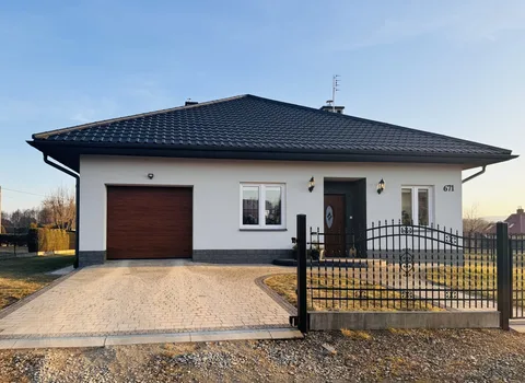 Parterowy dom z fotowoltaiką, Stara Wieś — Zdjęcie nieruchomości
