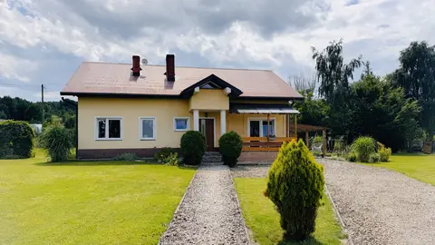 Parterowy dom z działką 1800 m² w Żeglcach, Żeglce