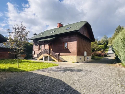Drewniany dom po remoncie, Glinik Zaborowski — Zdjęcie nieruchomości